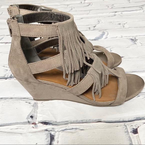 Material Girl Demi-Wedge Fringe Sandals - Picture 3 of 7
